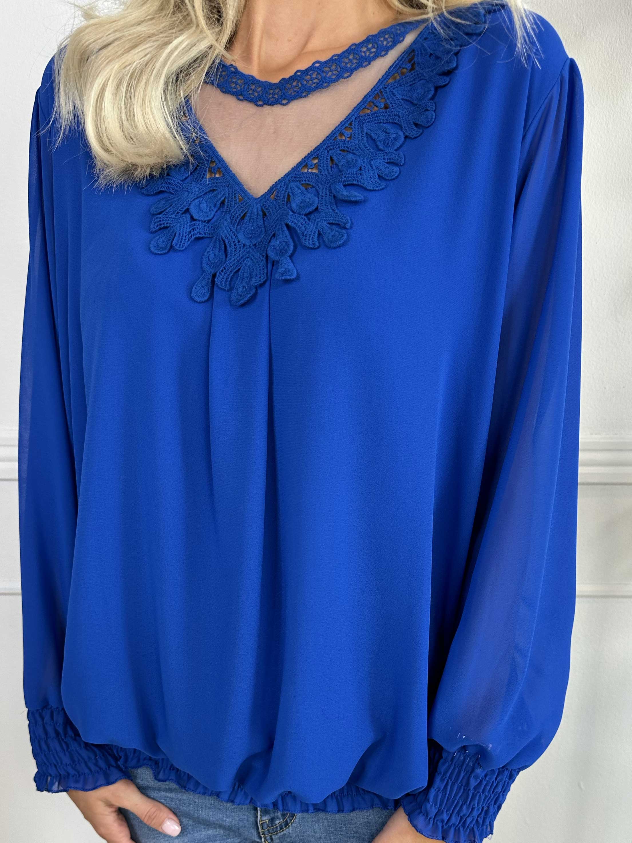 Addison - Tunika i chiffon med detaljer i udskæringen